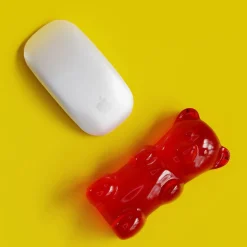 Mustard Gummibjørn Musematte Rød
