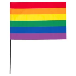 Prideflagg på Pinne